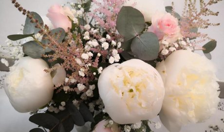 Bouquet de pivoines pour la fête des mères chez Fleurs et sens le Puy en Velay